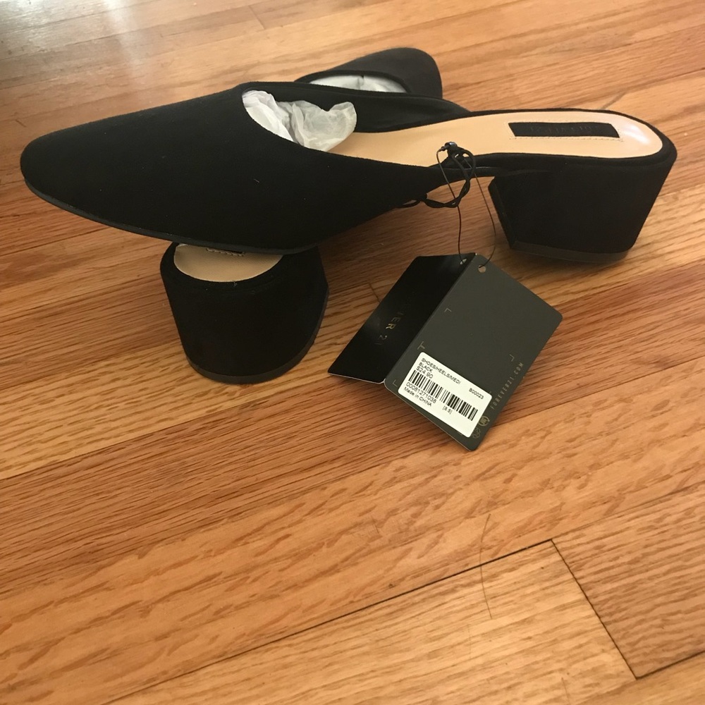 Lo black heels
